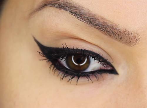 how to apply liquid eyeliner on hooded eyes