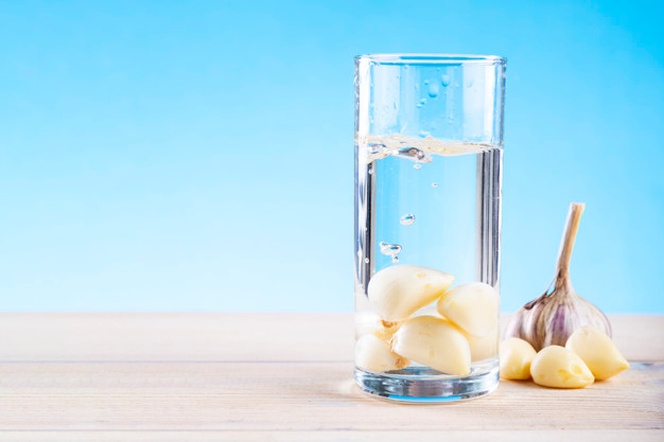 5 Ingredients You Can Add to Water for a Healthy and Flat Tummy